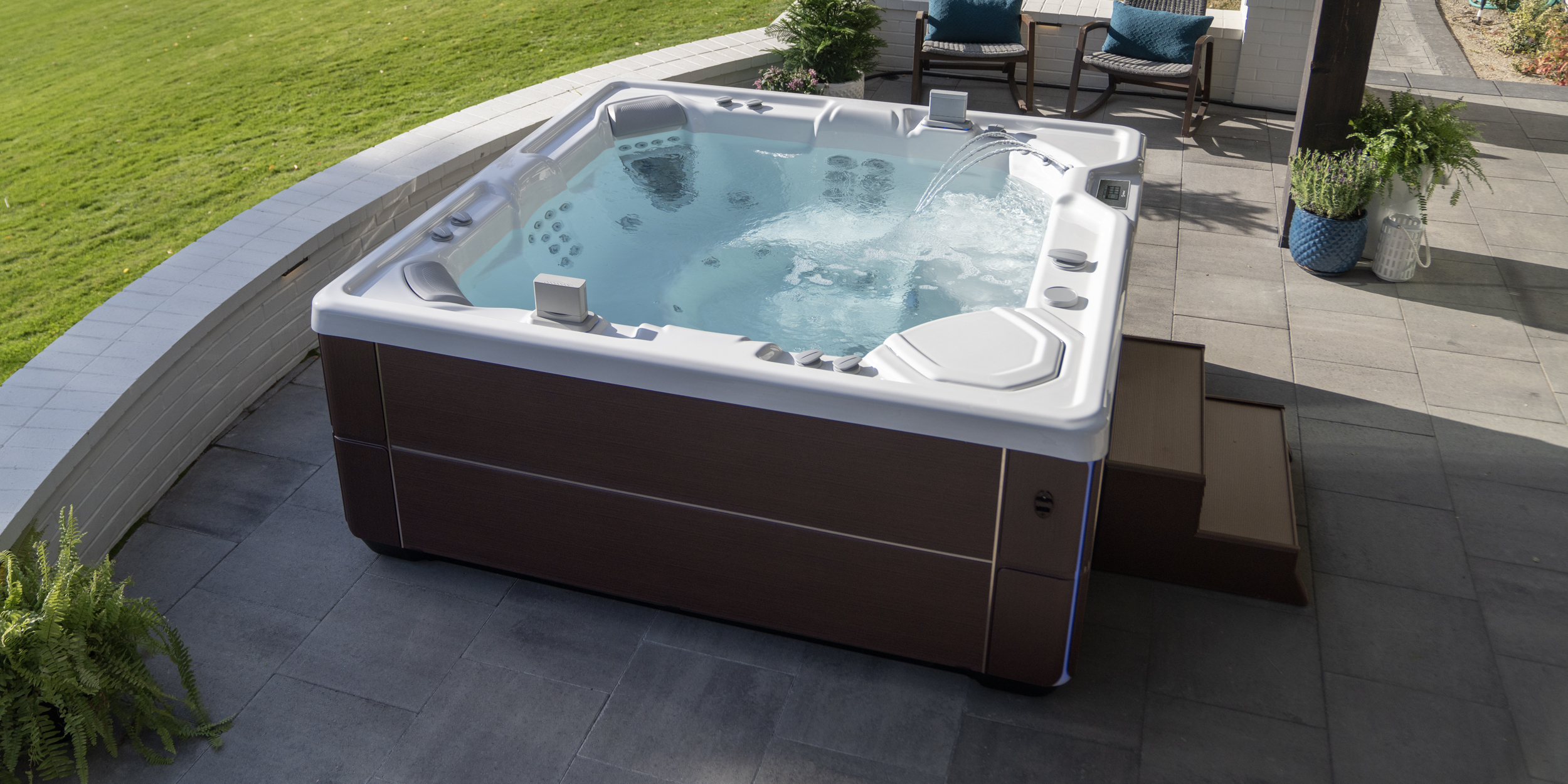 Shown with Java Cabinet and Alpine White Shell